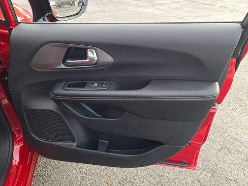 Red Hot Pearlcoat 2027 Chrysler Pacifica L