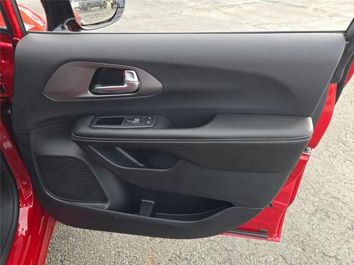 Red Hot Pearlcoat 2027 Chrysler Pacifica L