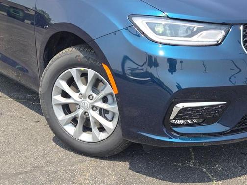 2025 Chrysler Pacifica L