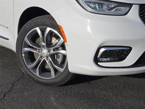 Bright White Clearcoat 2026 Chrysler Pacifica L