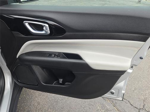 Silver Zynith Metallic Clearcoat 2025 Jeep Compass Limited