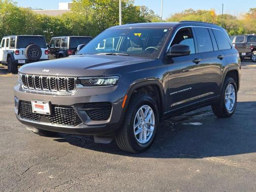 Baltic Gray Metallic Clearcoat 2025 Jeep Grand Cherokee Laredo