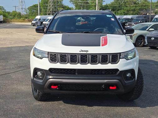Bright White Clearcoat 2025 Jeep Compass Trailhawk