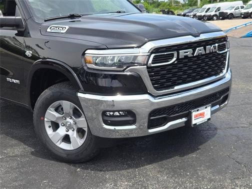 Diamond Black Crystal Pearlcoat 2026 RAM 1500 Big Horn/Lone Star