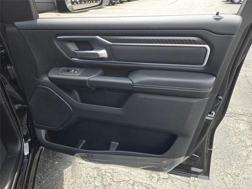 Diamond Black Crystal Pearlcoat 2026 RAM 1500 Big Horn/Lone Star