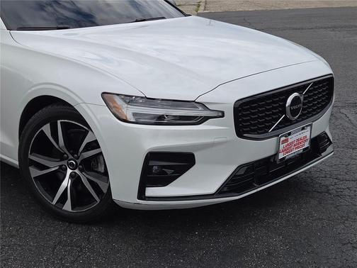 Crystal White Metallic 2024 Volvo S60 B5 Core Dark Theme