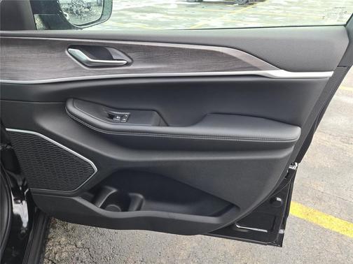 Diamond Black Crystal Pearlcoat 2026 Jeep Grand Cherokee Limited