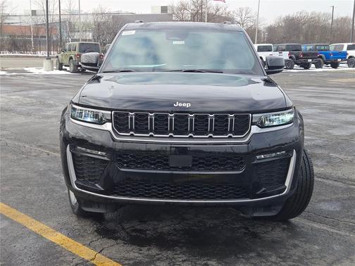 Diamond Black Crystal Pearlcoat 2026 Jeep Grand Cherokee Limited