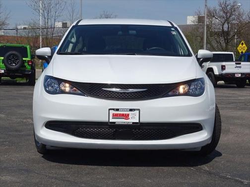 2022 Chrysler Voyager LX