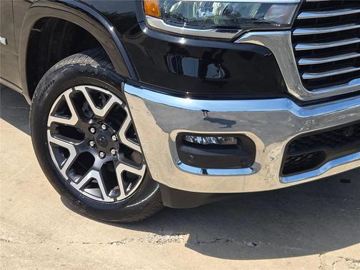 Diamond Black Crystal Pearlcoat 2025 RAM 1500 Laramie