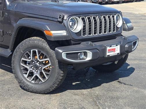 Granite Crystal Metallic Clearcoat 2026 Jeep Wrangler 4-Door Sahara 4x4