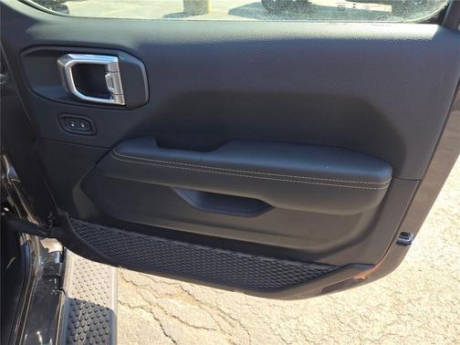 Granite Crystal Metallic Clearcoat 2026 Jeep Wrangler 4-Door Sahara 4x4