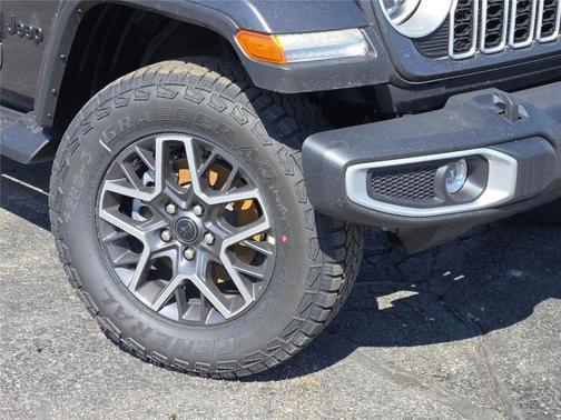 Granite Crystal Metallic Clearcoat 2026 Jeep Wrangler 4-Door Sahara 4x4