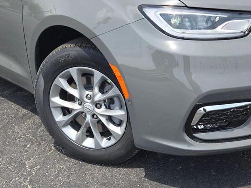 2025 Chrysler Pacifica L