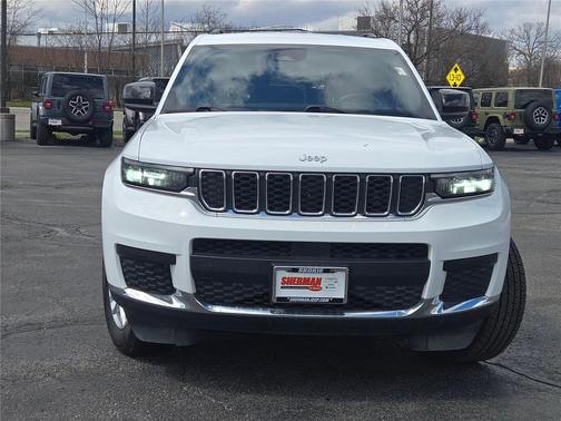 Bright White Clearcoat 2024 Jeep Grand Cherokee L Laredo