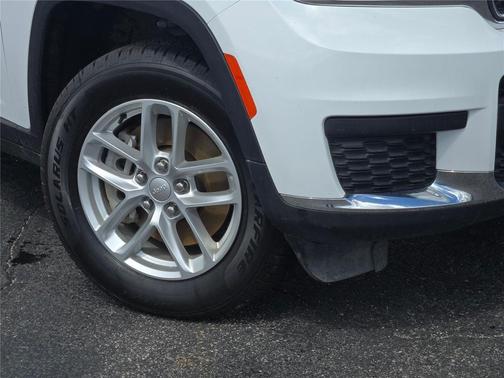 Bright White Clearcoat 2024 Jeep Grand Cherokee L Laredo