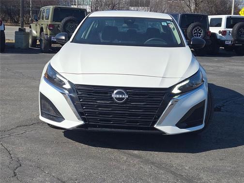 2025 Nissan Altima SV FWD