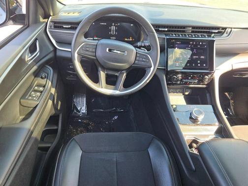Silver Zynith 2025 Jeep Grand Cherokee Altitude