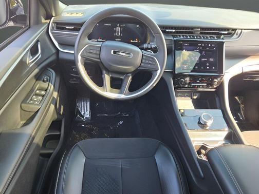 Silver Zynith 2025 Jeep Grand Cherokee Altitude