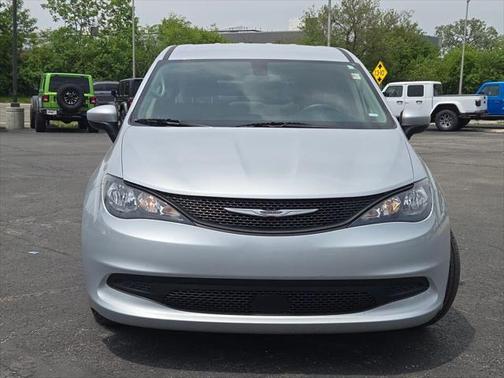 2022 Chrysler Voyager LX