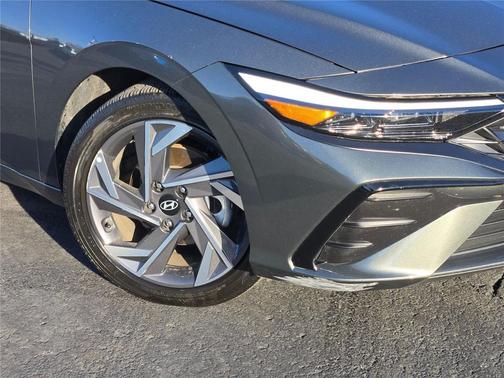 2025 Hyundai ELANTRA SEL