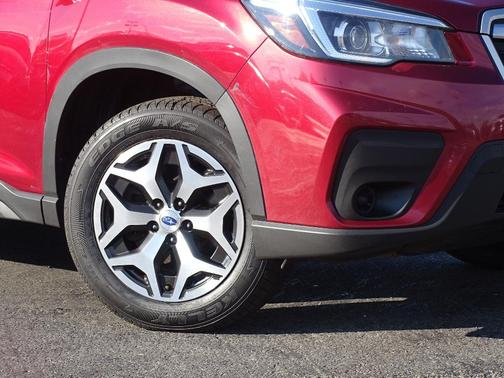 Photo 3 of 31 of 2019 Subaru Forester Premium