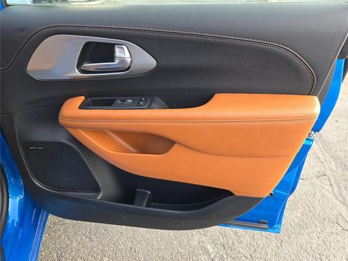 Hydro Blue Pearlcoat 2026 Chrysler Pacifica L