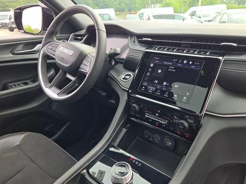 Silver Zynith 2024 Jeep Grand Cherokee Altitude