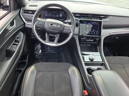Silver Zynith 2024 Jeep Grand Cherokee Altitude