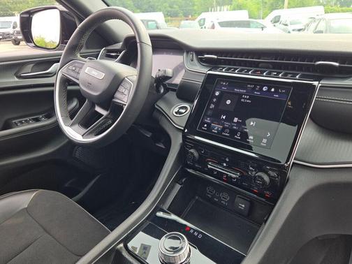 Silver Zynith 2024 Jeep Grand Cherokee Altitude