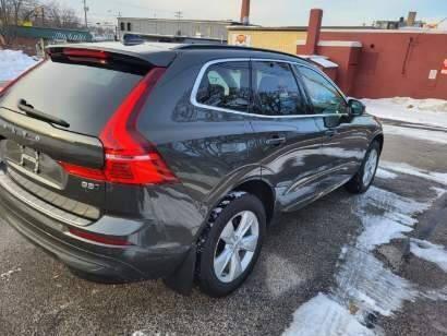2022 Volvo XC60 B5 Momentum