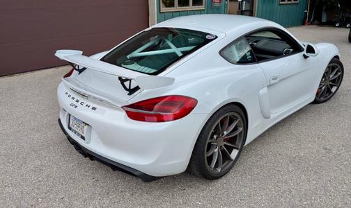 2016 Porsche Cayman GT4