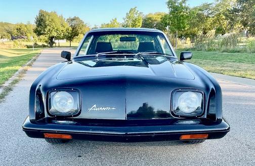 1984 Avanti Motors Avanti II Base
