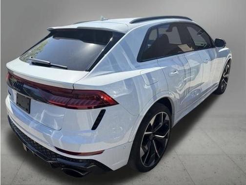Glacier White Metallic 2024 Audi RS Q8 4.0T quattro