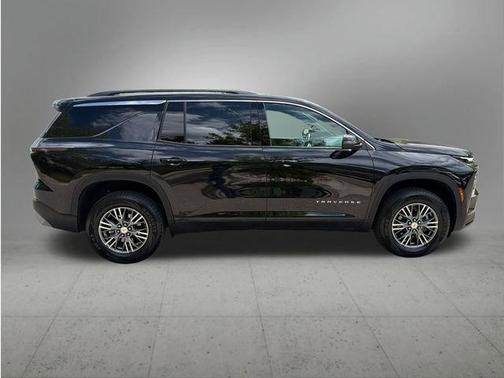 Mosaic Black Metallic 2025 Chevrolet Traverse LT