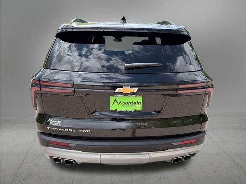Mosaic Black Metallic 2025 Chevrolet Traverse LT