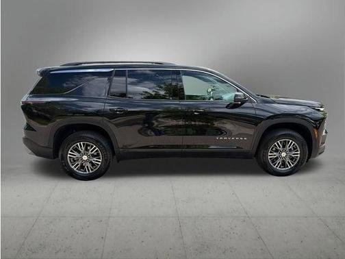 Mosaic Black Metallic 2025 Chevrolet Traverse LT