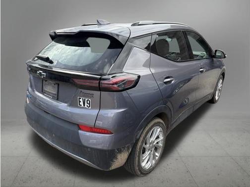 Gray Ghost Metallic 2023 Chevrolet Bolt EUV LT