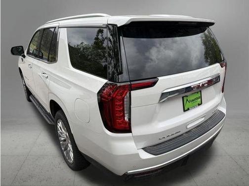 White Frost Tri-Coat 2023 GMC Yukon SLT