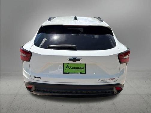 Summit White 2025 Chevrolet Trax 2RS