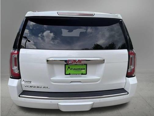 White Frost Tri-Coat 2017 GMC Yukon XL Denali
