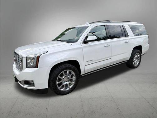 White Frost Tri-Coat 2017 GMC Yukon XL Denali