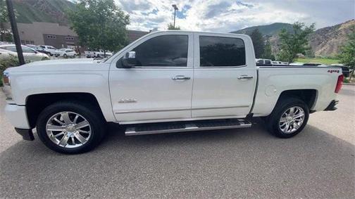 Photo 4 of 32 of 2017 Chevrolet Silverado 1500 High Country
