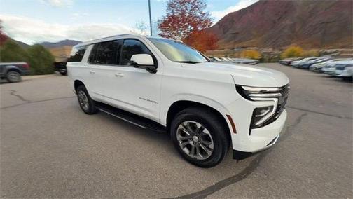2025 Chevrolet Suburban LT