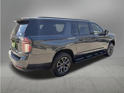 Evergreen Gray Metallic 2022 Chevrolet Suburban Z71