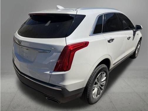 Crystal White Tri-Coat 2019 Cadillac XT5 Luxury