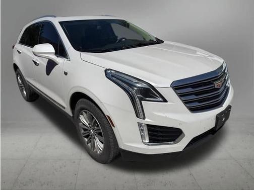 Crystal White Tri-Coat 2019 Cadillac XT5 Luxury