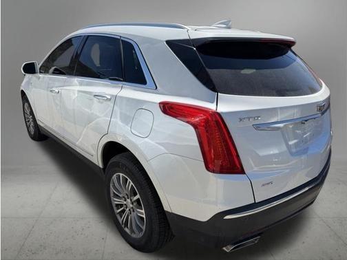 Crystal White Tri-Coat 2019 Cadillac XT5 Luxury