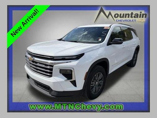 Summit White 2025 Chevrolet Traverse LT
