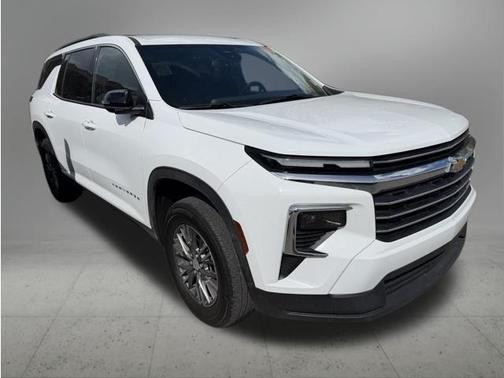 Summit White 2025 Chevrolet Traverse LT